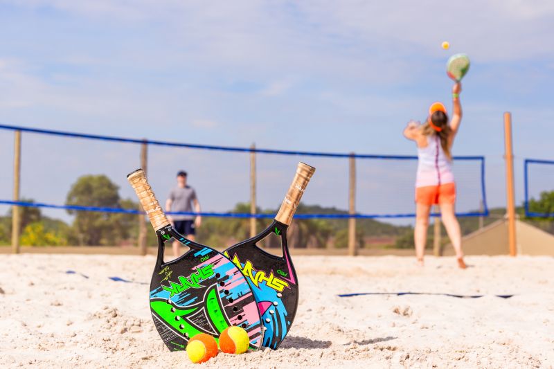 como faço para montar uma quadra de beach tennis